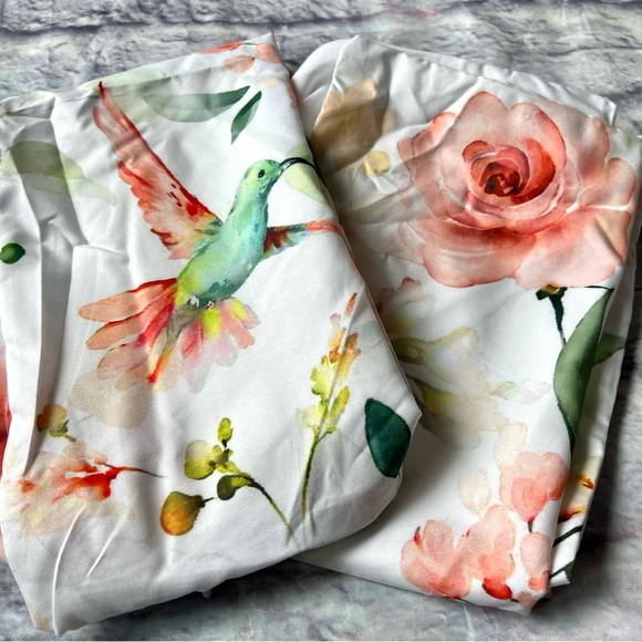 2 NEW Floral Birds Pillowcases Cover Polyester Zipper Washable 17in X 17in Soft - Picture 2 of 11